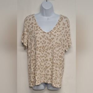 Old Navy M Animal Print Tee Top Short Sleeve Nice Condition